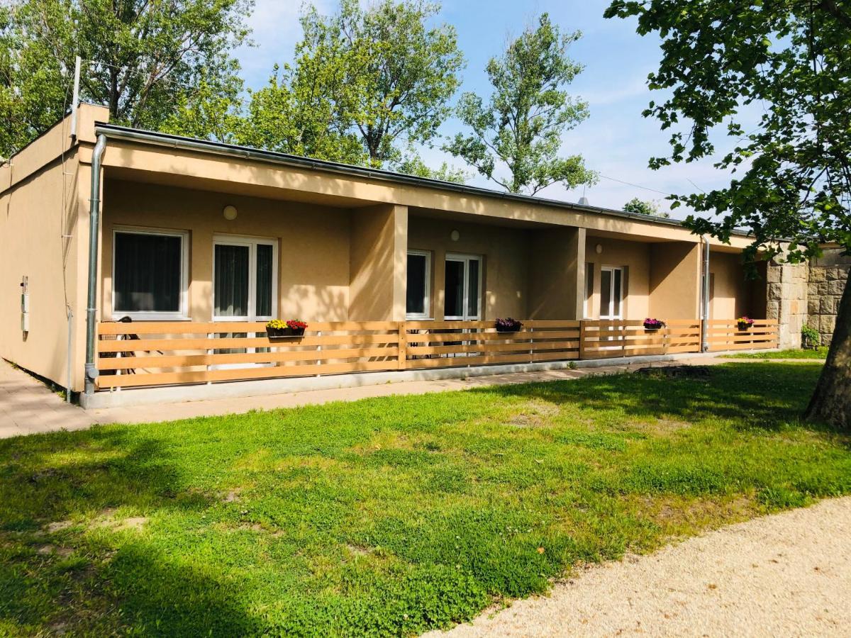 Napsugar Club Es Panzio Bed & Breakfast Fonyod Exterior photo
